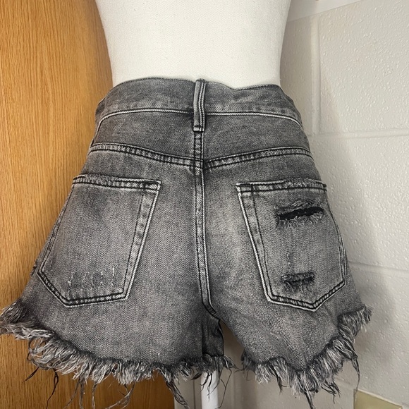 We the free loving good short. Distress w/ button fly zipper - Picture 4 of 6